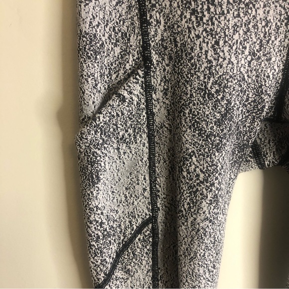 Lululemon grey leggings size 4 - Picture 4 of 7
